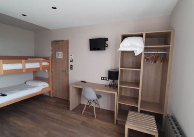 chambre-1-quadruple-1-400x284 Présentation et Tarifs Hôtel