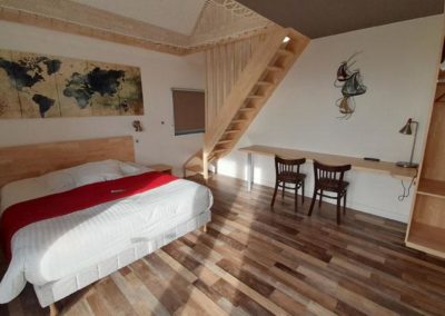 chambre-rez-de-chaussee-1-400x284 Présentation et Tarifs Hôtel